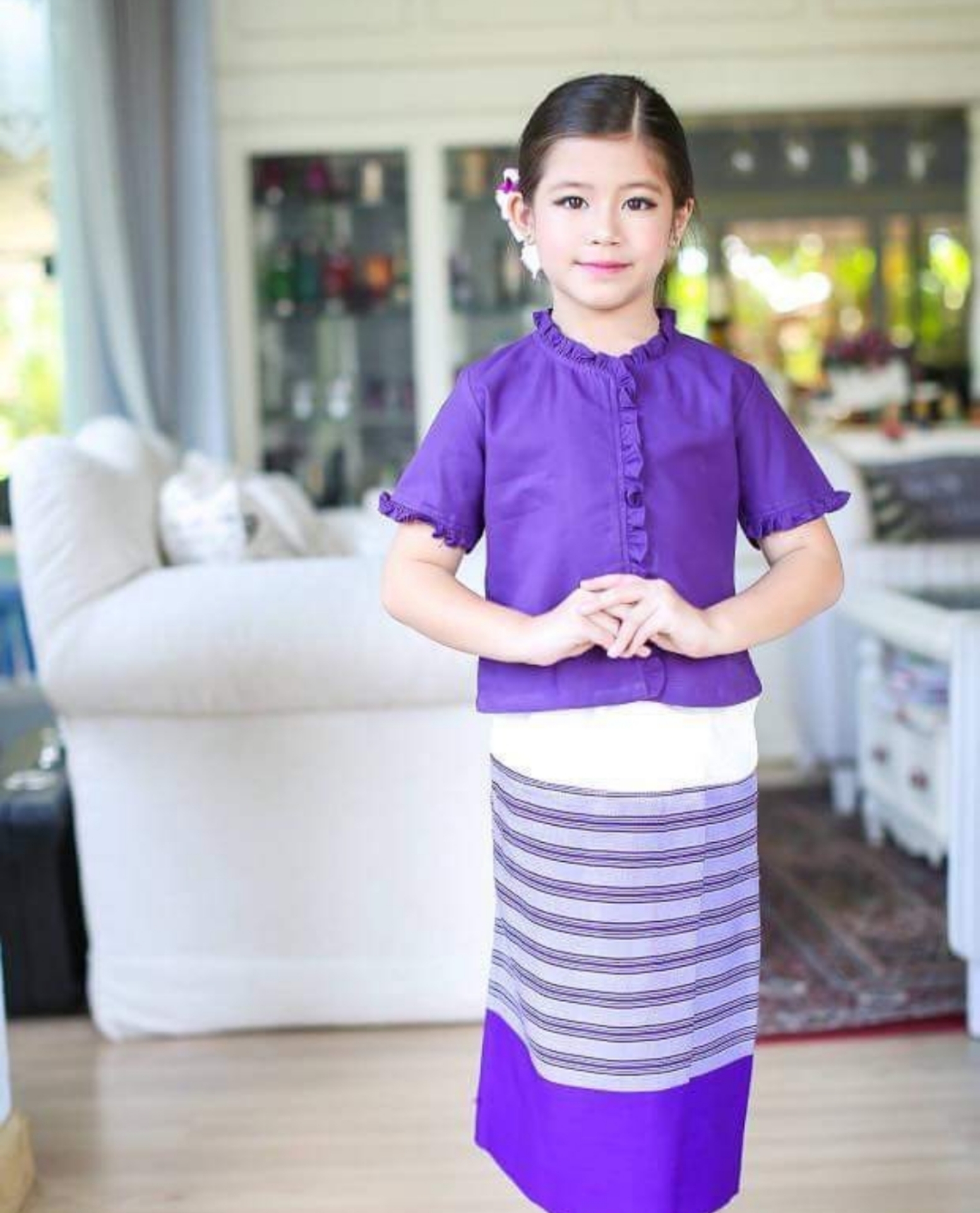 ชุดไทยพื้นเมือง เสื้อ+ผ้าซิ่น (สีม่วง)