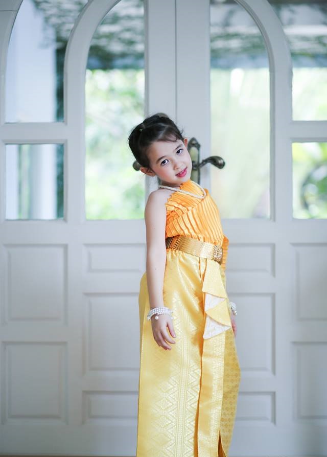 ชุดไทยออเจ้า (สีเหลือง)